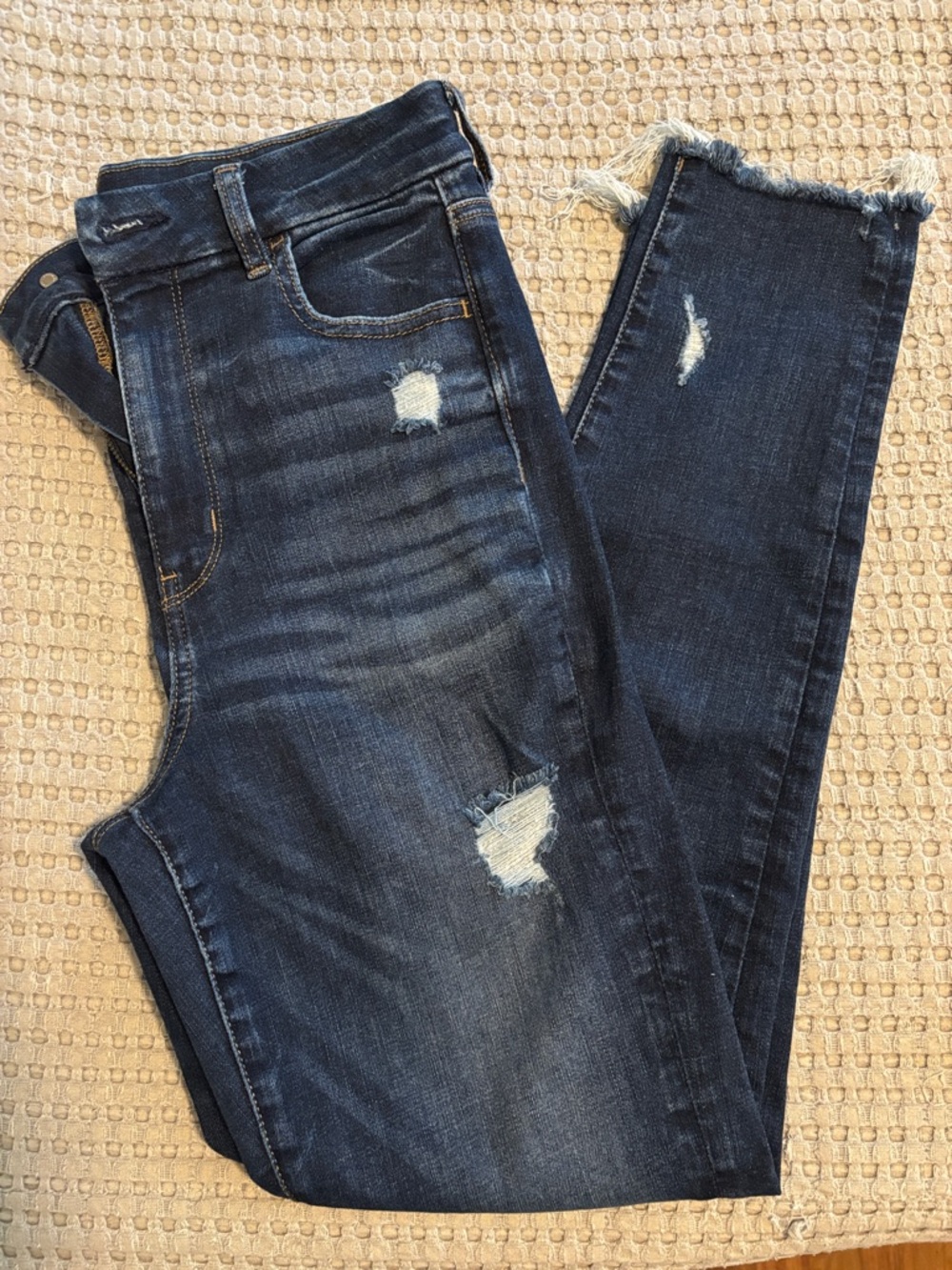 American Eagle Distressed Women’s Skinny Jeans